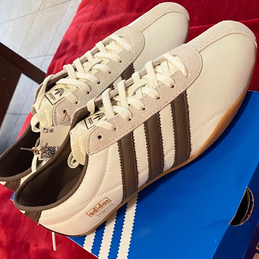adidas Women’s Cream and Brown Retro Low-Top Sneakers - Picture 2 of 4